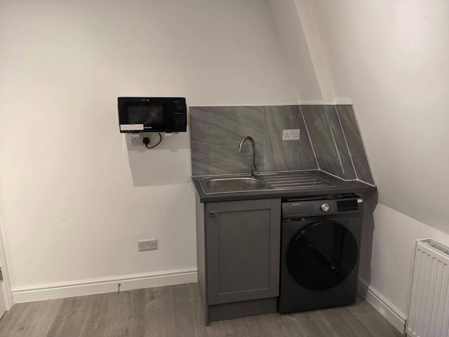 Studio Style Room, Near Tooting Broadway Station ロンドン エクステリア 写真