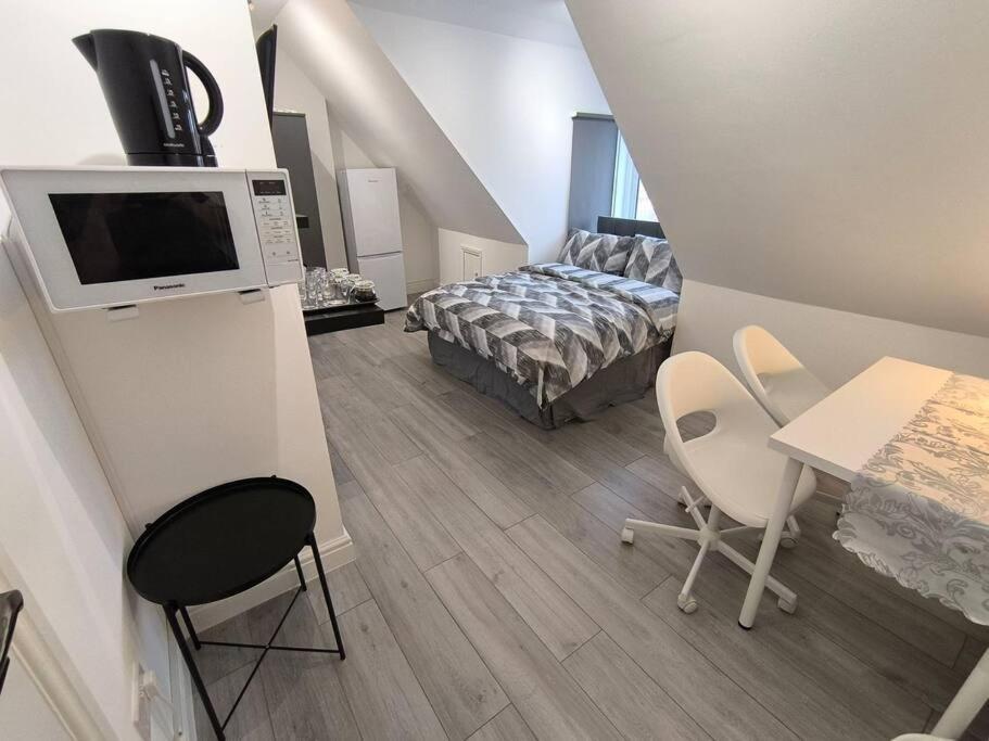 Studio Style Room, Near Tooting Broadway Station ロンドン エクステリア 写真